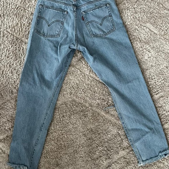 Levi Jeans size 28 - Picture 3 of 3